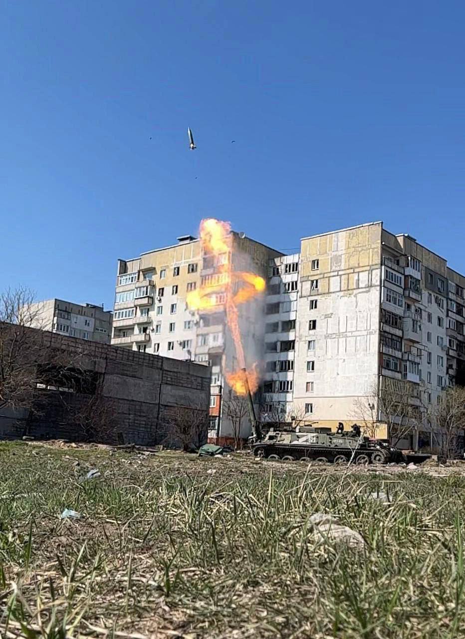 Russian 2S4 Tyulpan Howitzer Fires in Mariupol