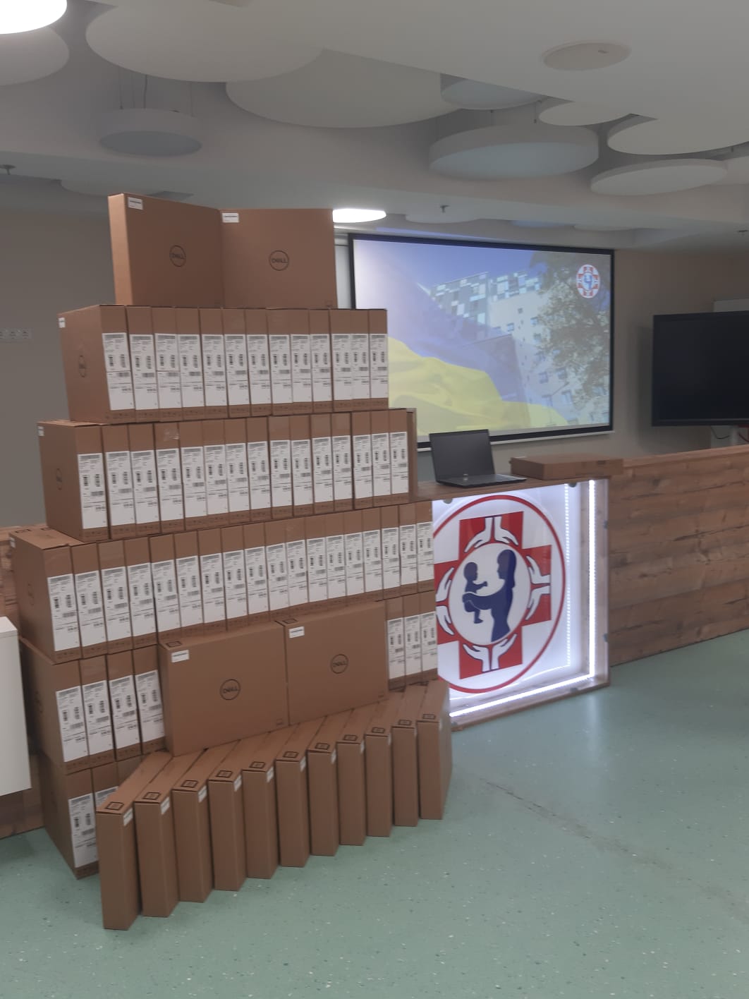 France Donates 10,000 Laptops to Ukraine for Healthcare Sector