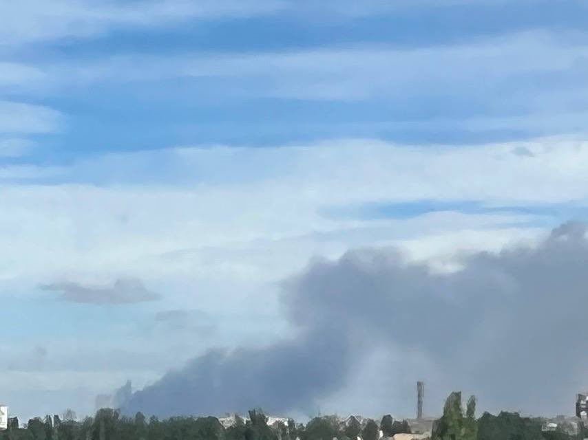 There are large clouds of smoke near Kherson, Kyselivka