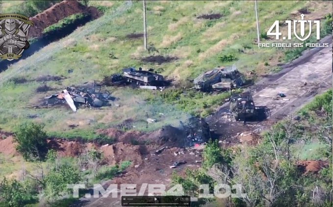 A column of Russian armored vehicles destroyed (in Kostyantynivka area)