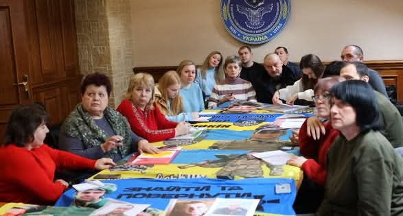Coordination Staff Meeting with Families of Captives