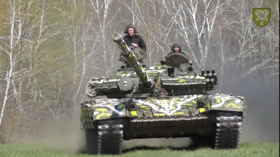 Painted T-72 Ural tank with Kontakt-1 dynamic protection of 10th Brigade