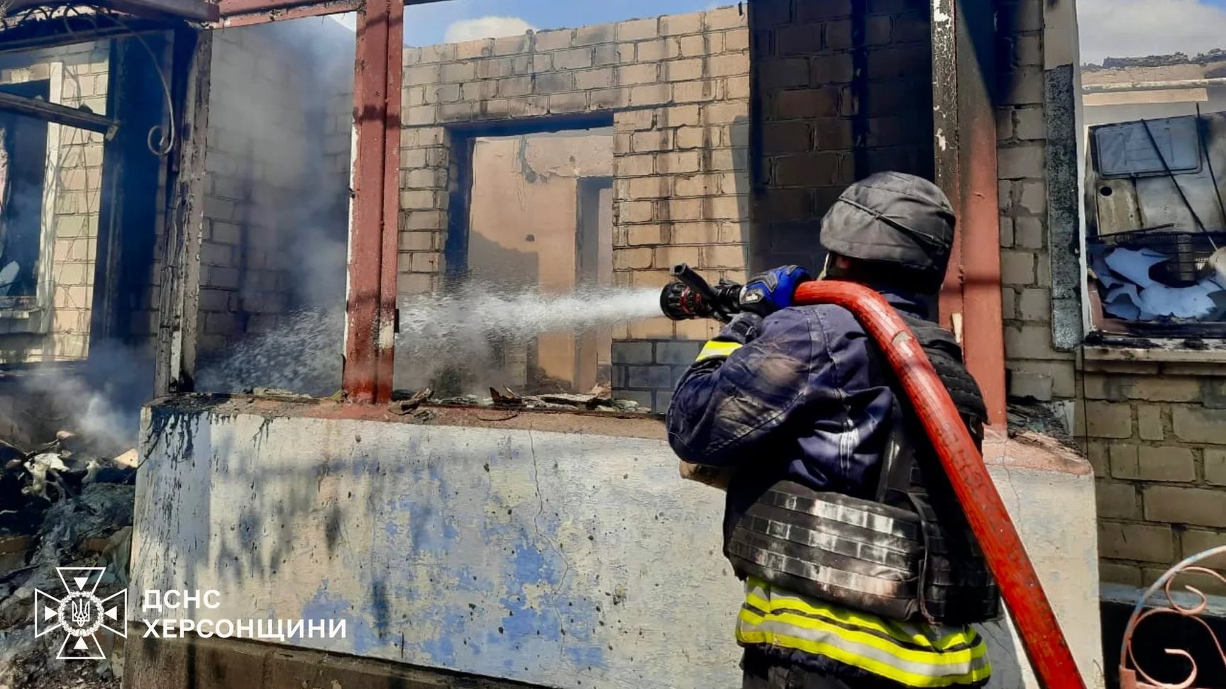 Russian strikes injure 4 in Kherson Oblast