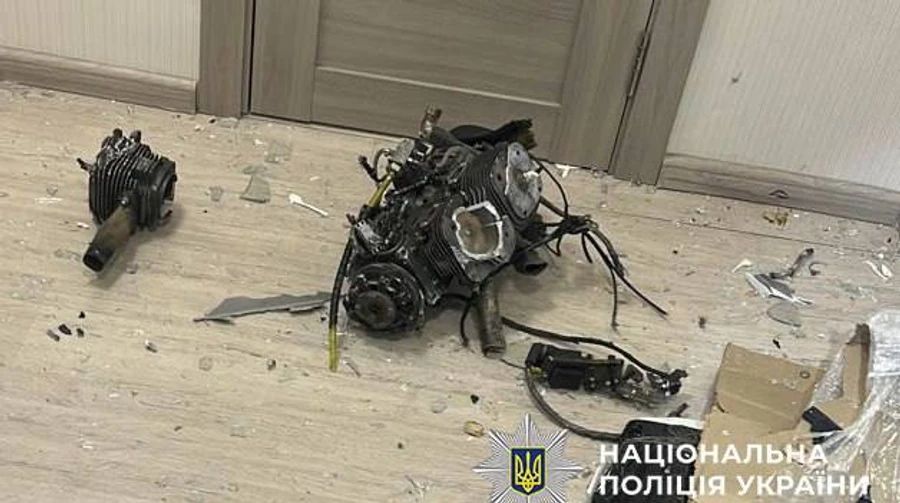 Russian missiles hit Kyiv, injure two, cut heating