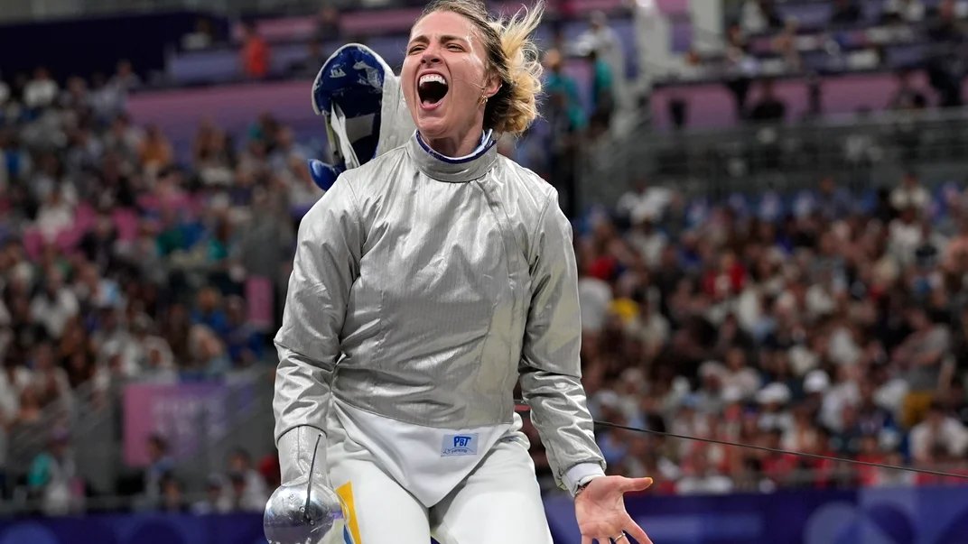 Olha Kharlan reaches Olympic quarterfinals, defeats Russia-linked fencer