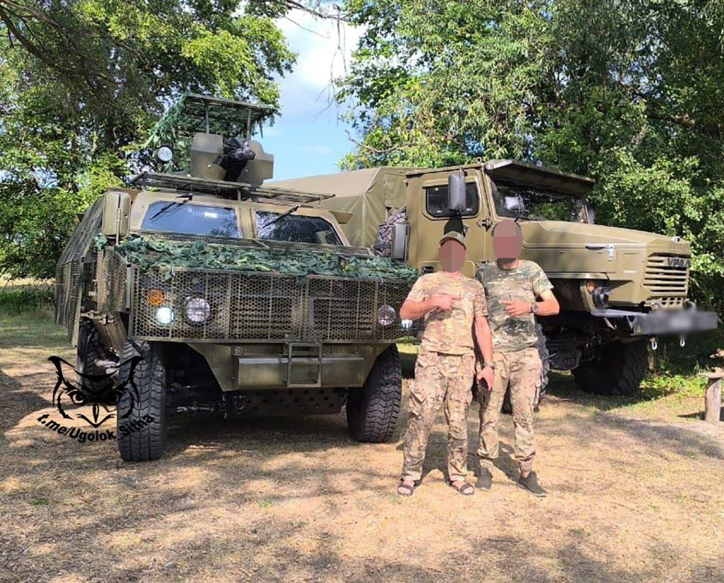 Russian soldiers use Chinese-made ZFB-05 armored vehicles at the front