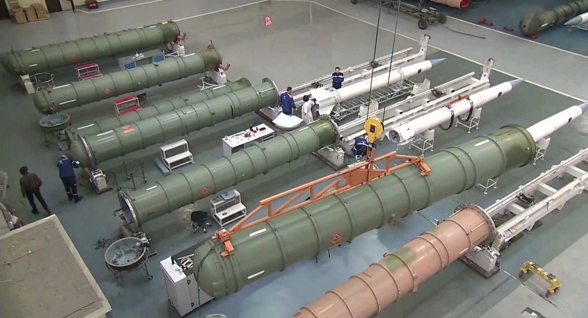 Russia hits Kyiv with 48N6DM missile (civil)