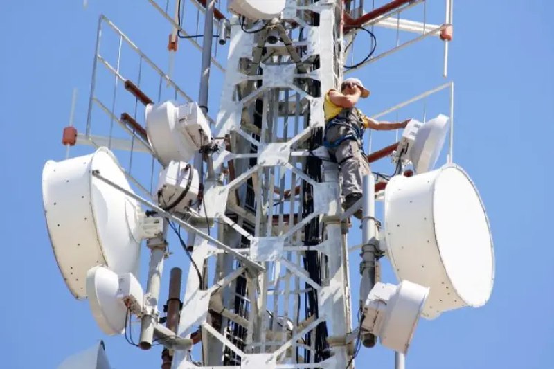 Mobile operators and providers can reserve network construction workers