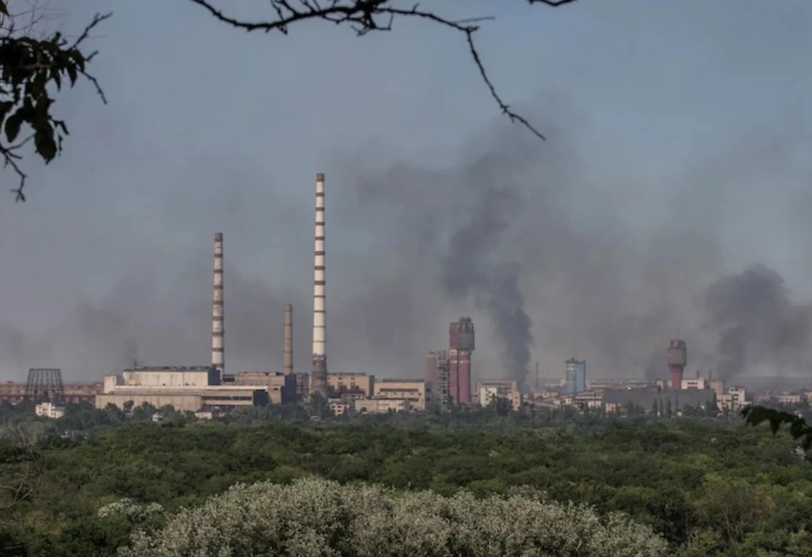 Up to 560 people are hiding at Sevierodonetsk Azot, says mayor Struk