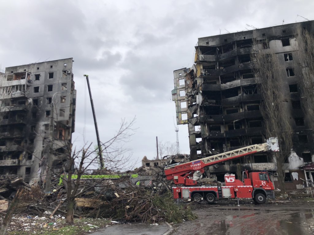 Bucha recovery effort: clearing rubble, retrieving bodies