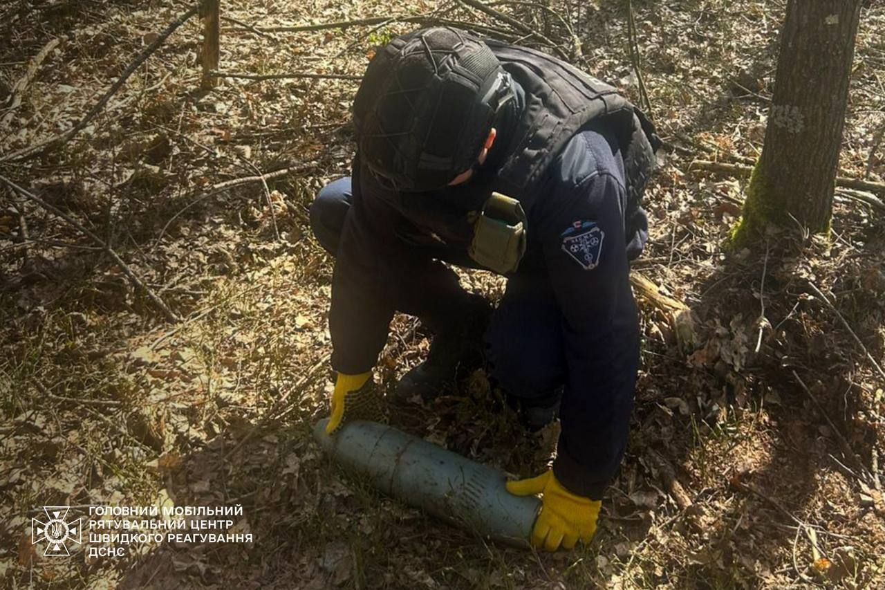 Ukrainian Sappers Neutralize Soviet Nona Mortar Round in Kyiv Oblast