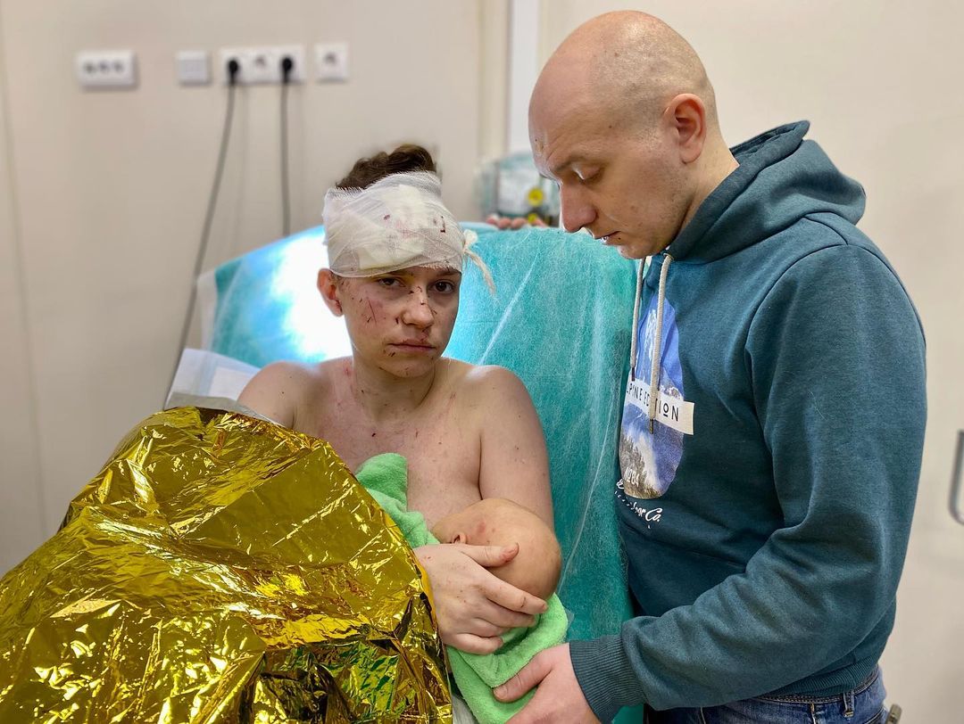 Mother shields baby from shrapnel in Kyiv hospital