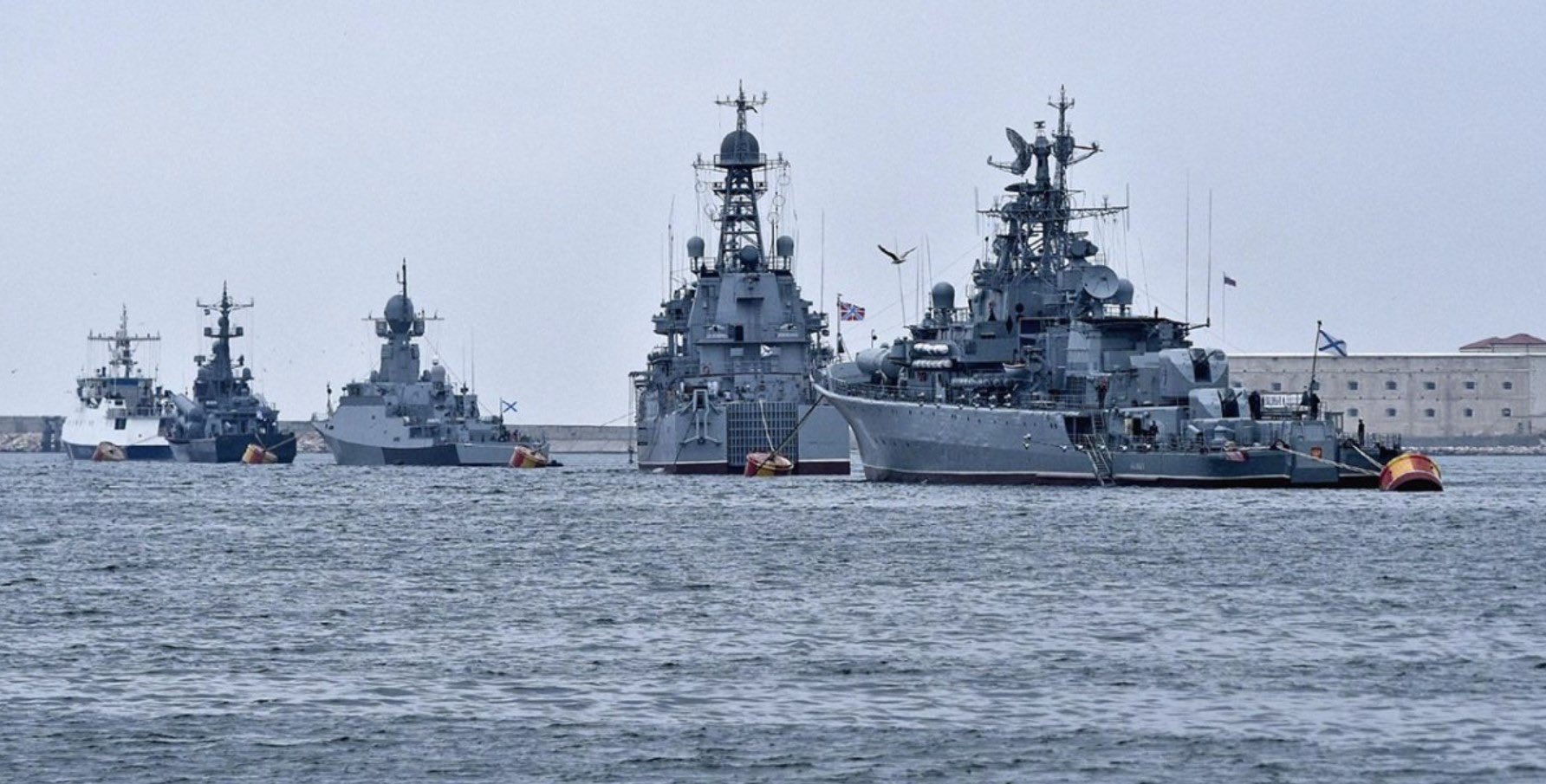 Ukraine warns Russia: Military vessels beyond Eastern Black Sea violate safe navigation, threat to security.