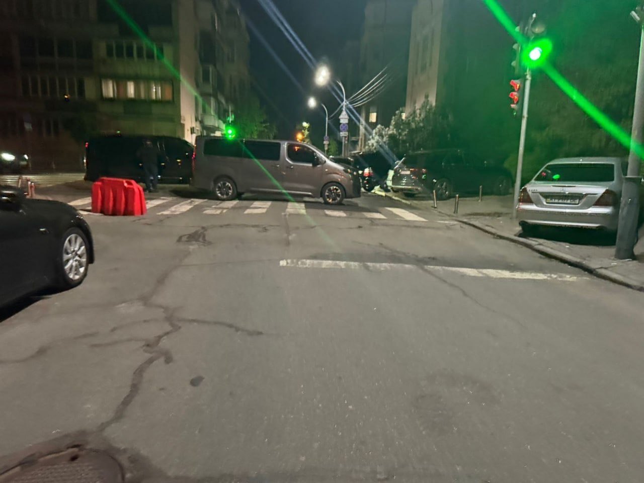 President’s Office and Bankova blocked by buses and uniforms