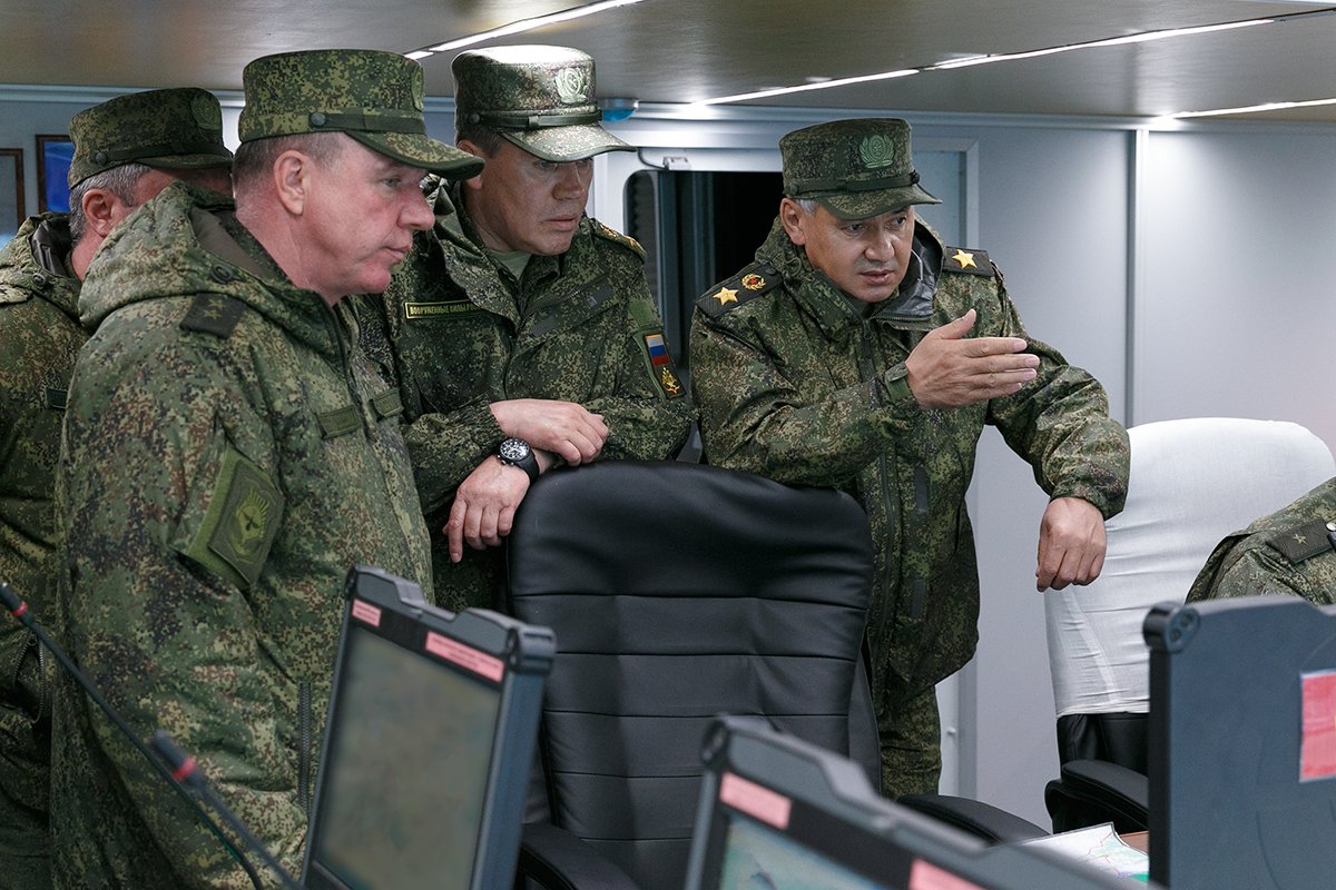 Reports on Russian deployment of divisions and artillery units