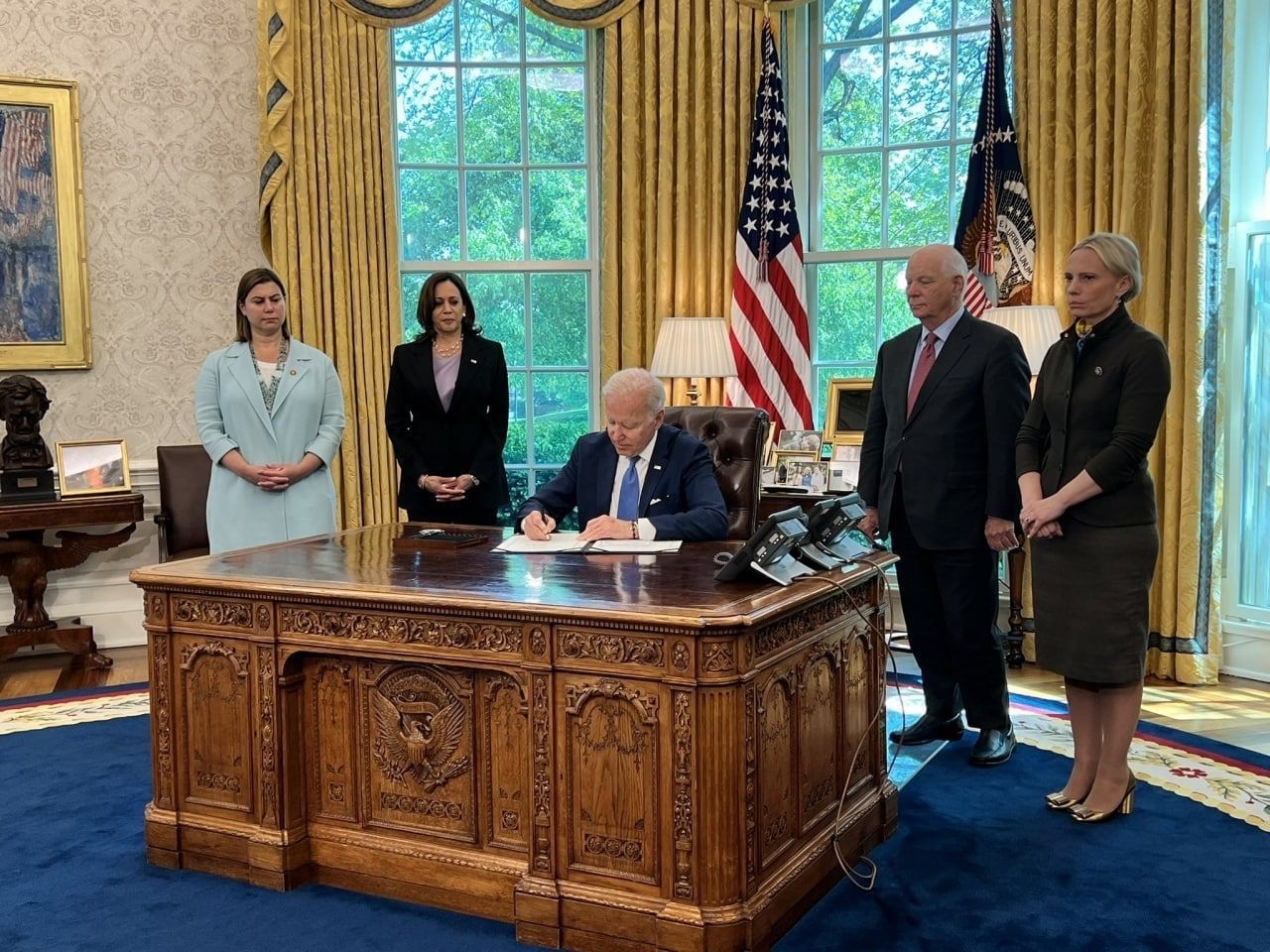 Biden signe la loi Lend-Lease pour l’Ukraine
