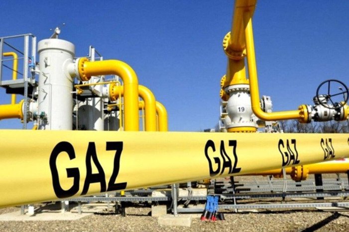 EU discusses gradual cutoff of Russian energy resources (12 words max)