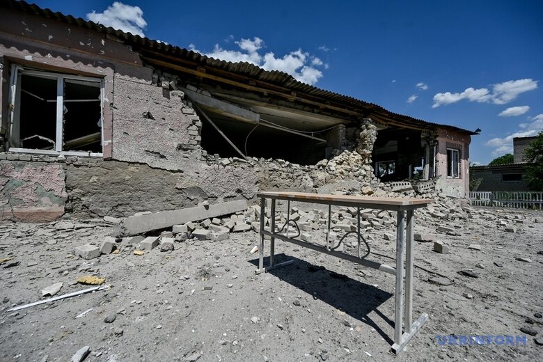 Russians destroyed a school in Zaporizhzhia: video and photos
