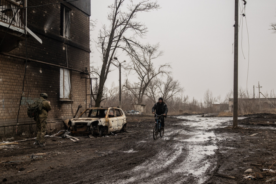Russian troops advance on Chasiv Yar, city destroyed by aerial bombs