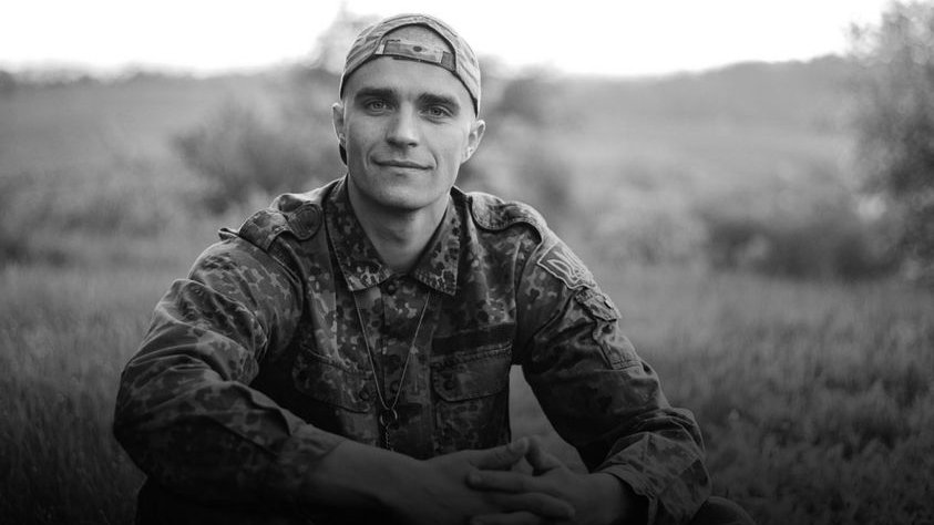 Daily mourning for war victims in Ukraine (12 words max)