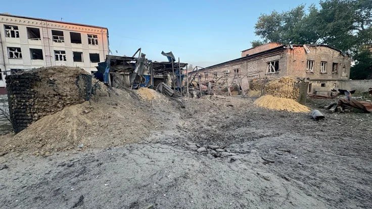 Russian airstrike on Kostyantynivka leaves three trapped under rubble.