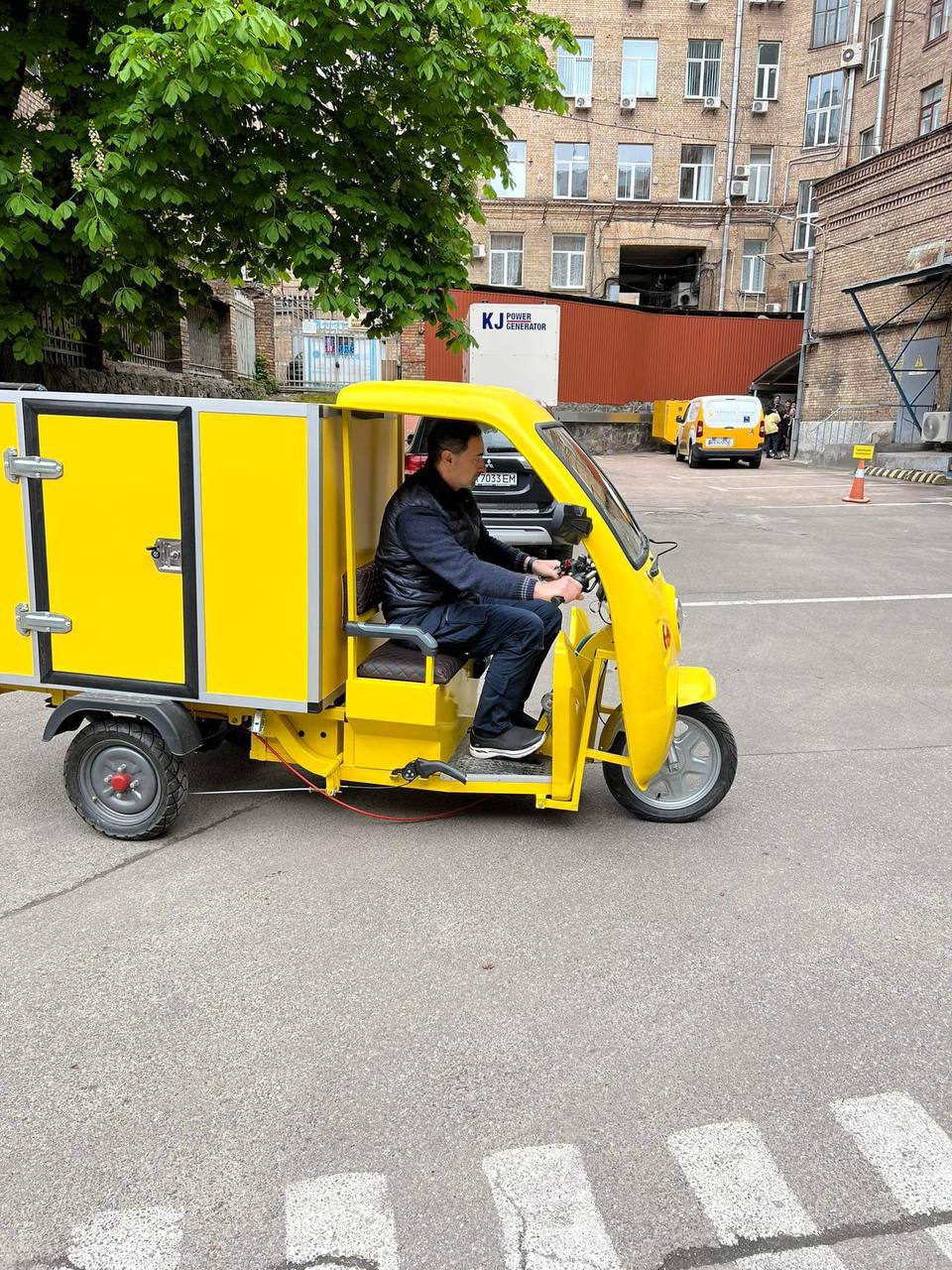 Ukrposhta buys over 1700 electric tricycles for postmen