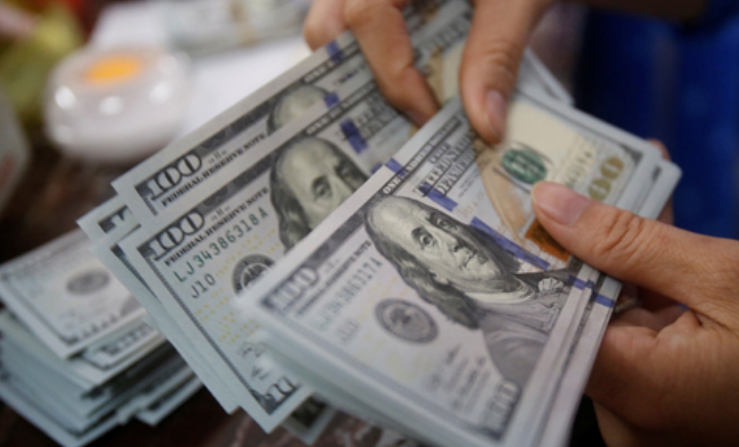 Sanctions make foreign currency inaccessible in Russia