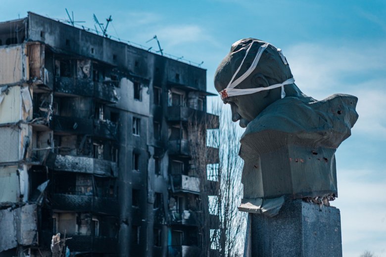 Borodyanka Resident Rescues Eight People from Rubble, Delivering Food and Water