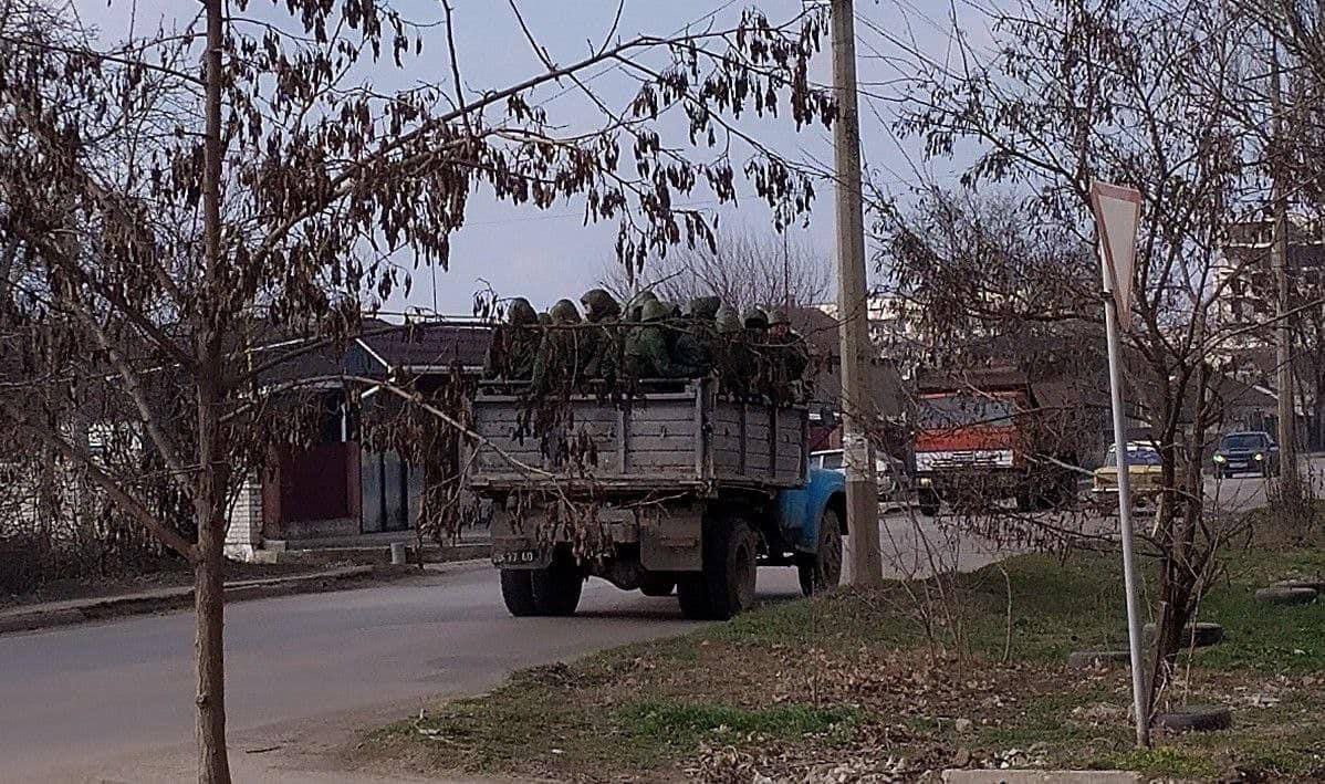 Russians using civilian vehicles as troop transports