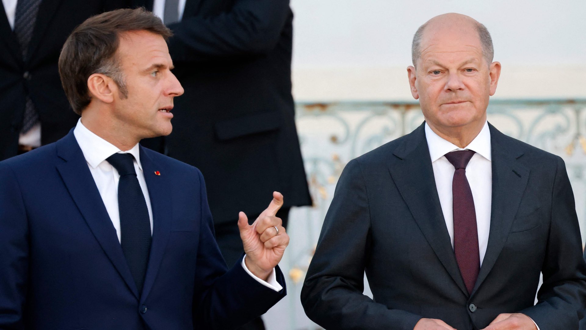 Macron supports Ukraine striking Russian military bases with Western weapons