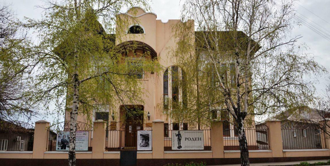 Russian forces destroy Kuindzhi Art Museum in Mariupol