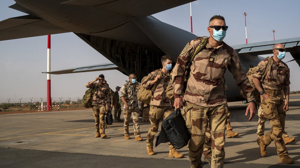 Macron: France Ready to Deploy Troops to Maintain Peace in Ukraine