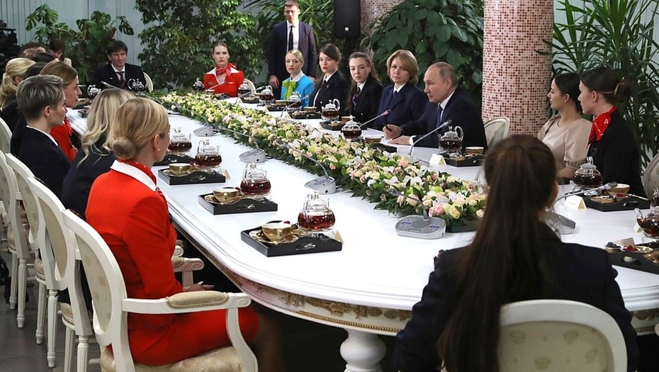 Putin surrounded by flight attendants during war