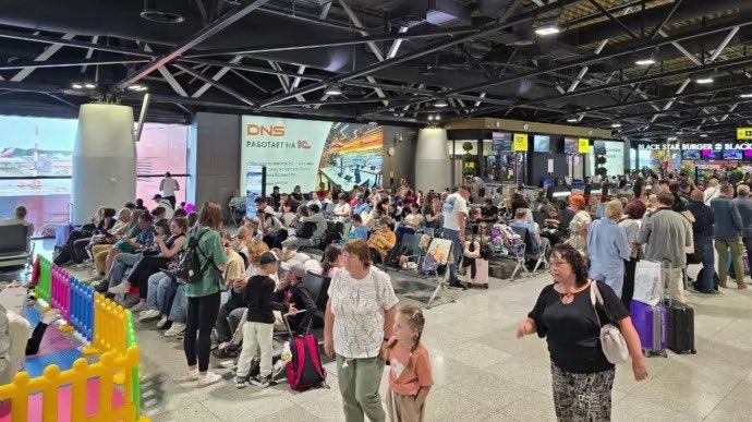 Russia Cancels Hundreds of Flights for Second Day Due to “Security”