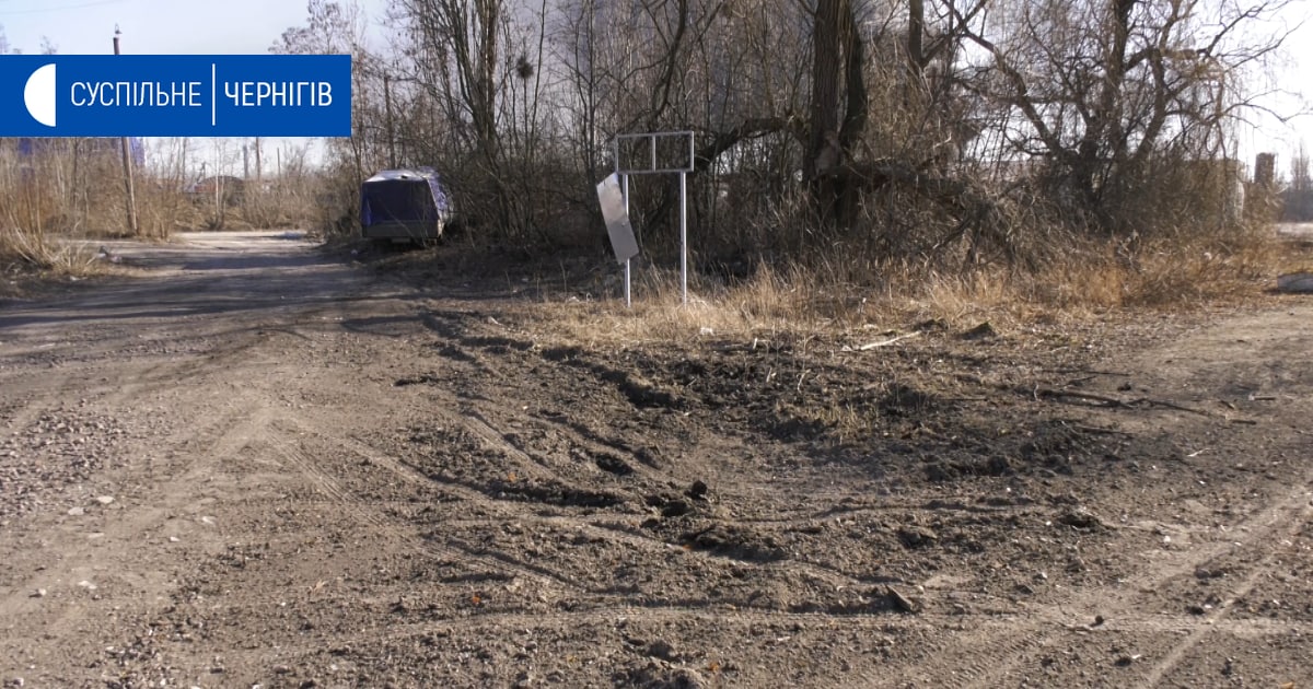 Shell hits water delivery car in Chernihiv, causing casualties
