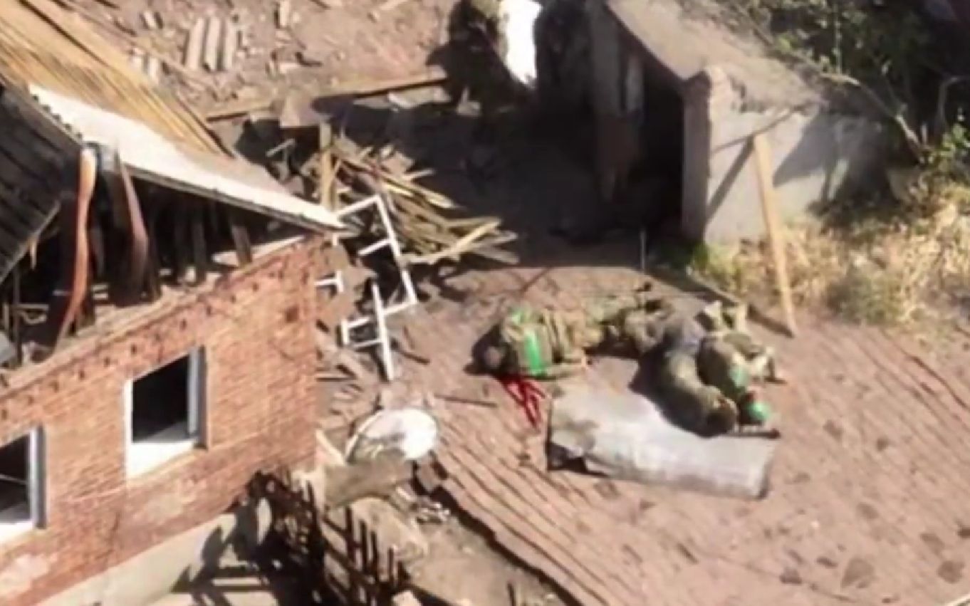 Russian soldiers execute three surrendering Ukrainians
