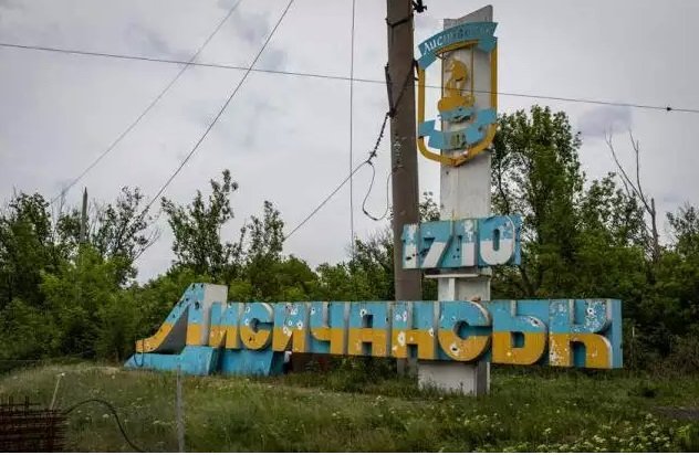 There are no battles inside Lysychansk; the city is not besieged