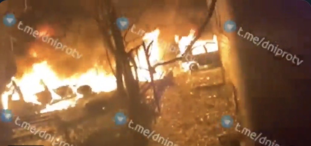 Paris pleure, Dnipro brûle: destruction et mort