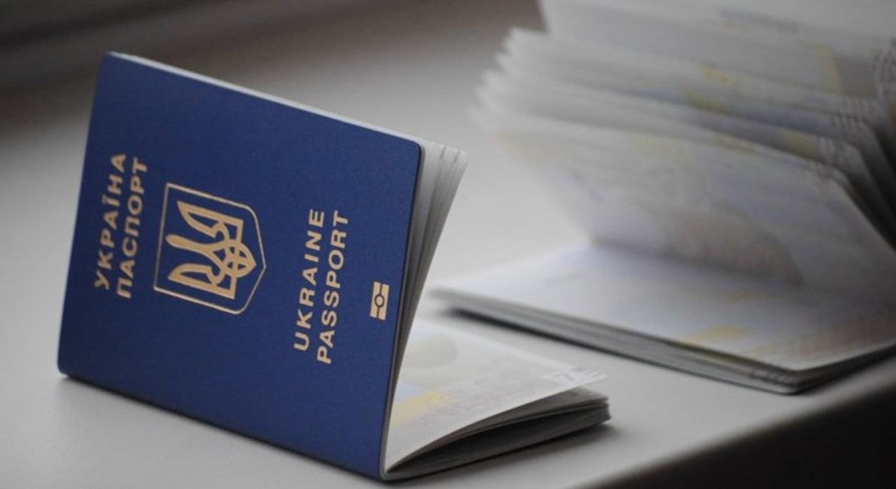 Ukrainian men abroad cannot get passports without military registration