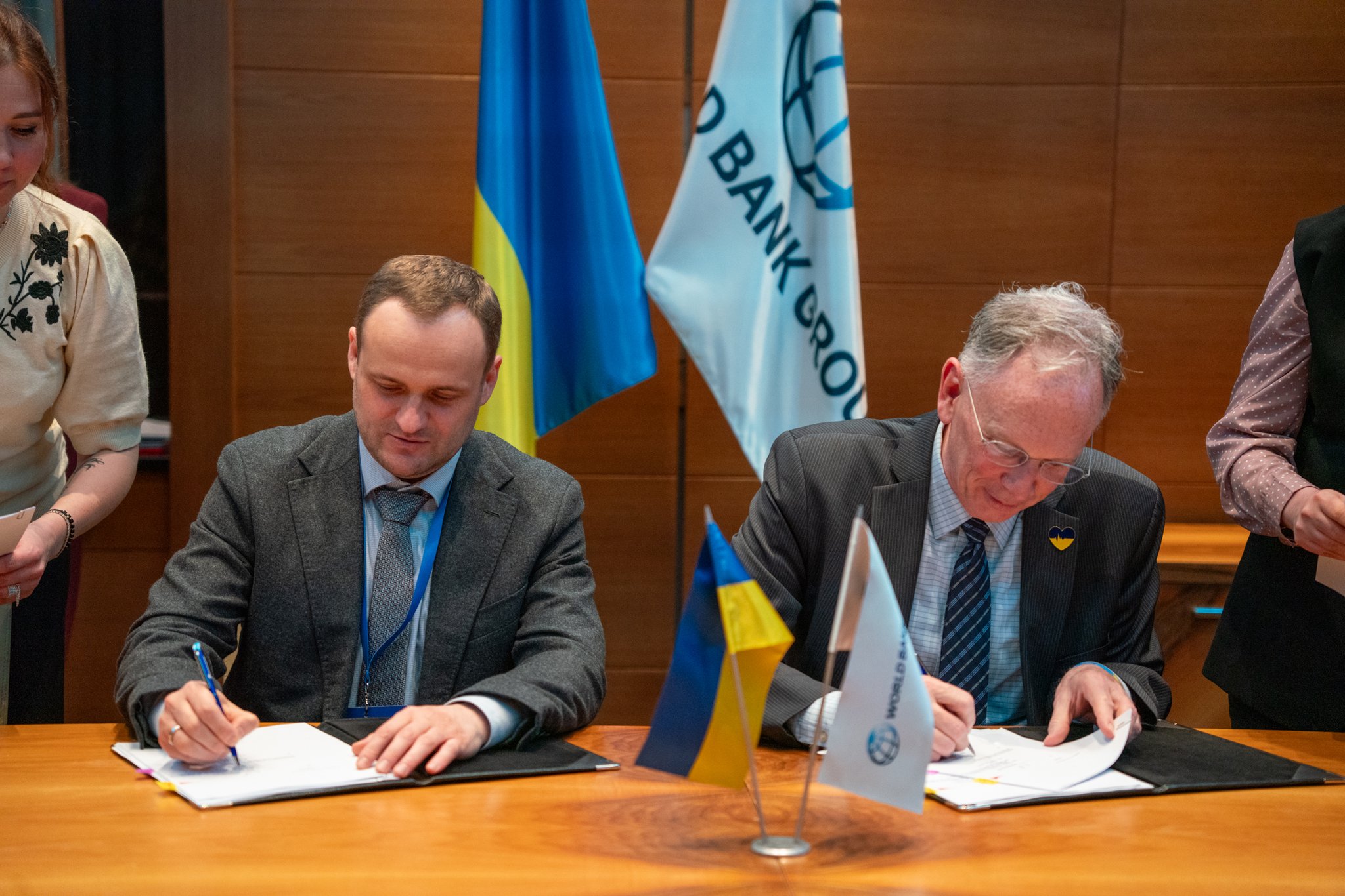 Ukraine borrows $400M from World Bank for roads