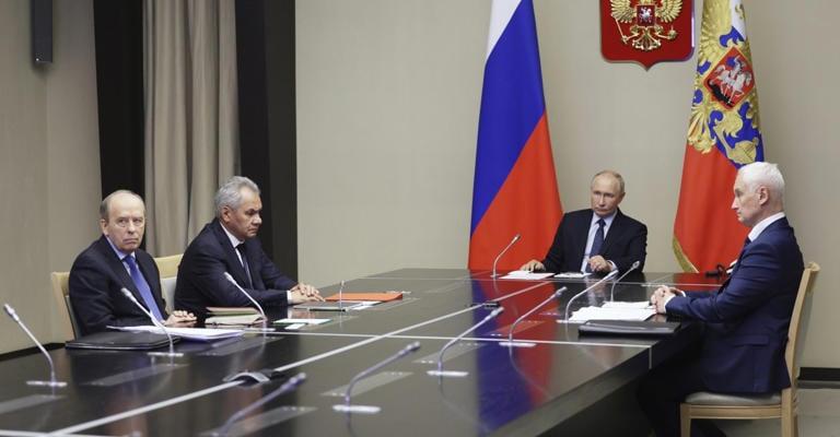 Kremlin bans officials from commenting on Kursk events, opts for counter-terrorist operation
