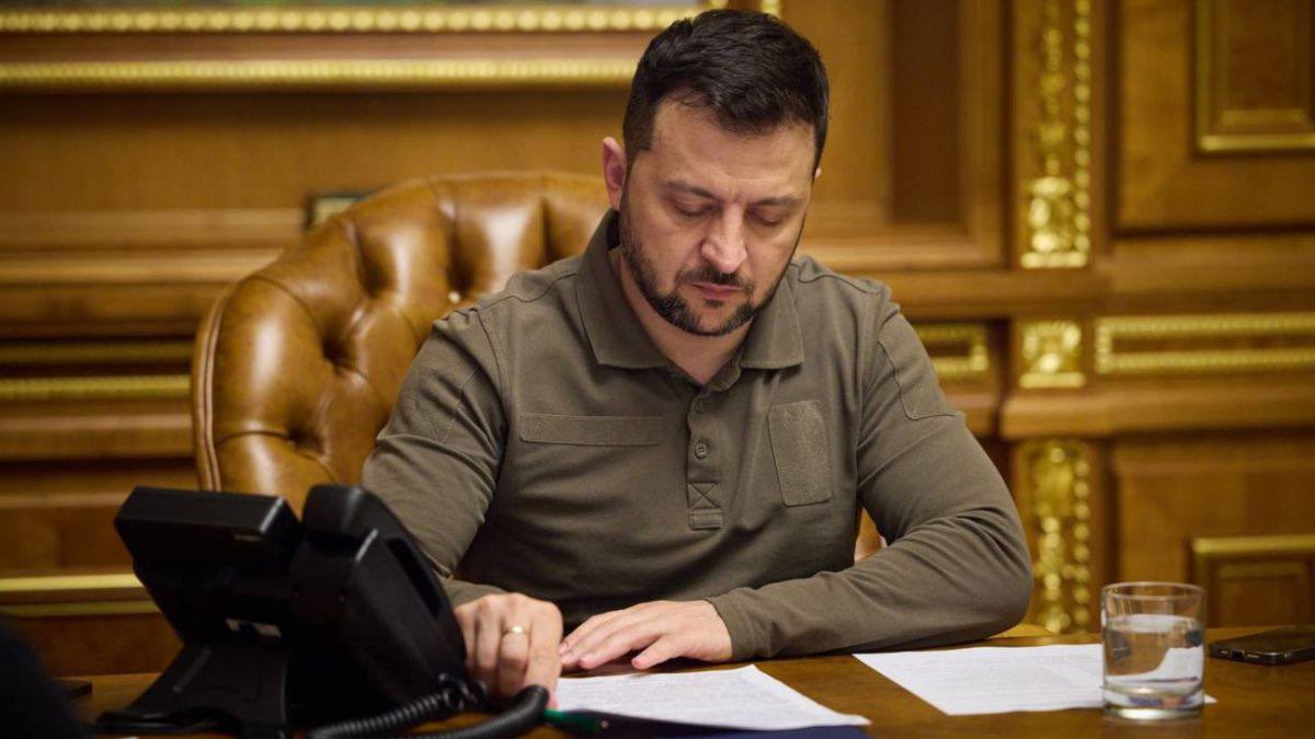 Zelensky signs laws on citizenship and tribunals