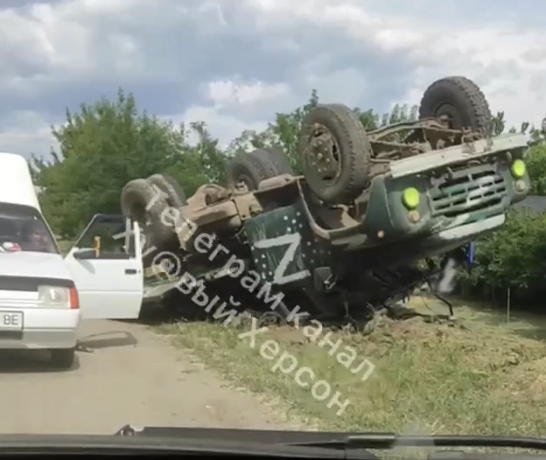 Drunk Russians toppled a military truck in Kamyshany