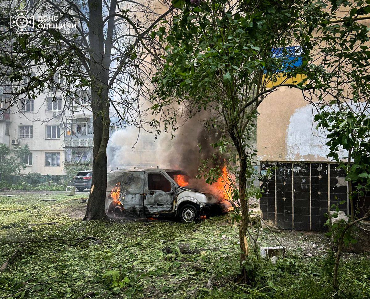 Zelenskyy: Russia launched 800 Shahed drones, missiles possible