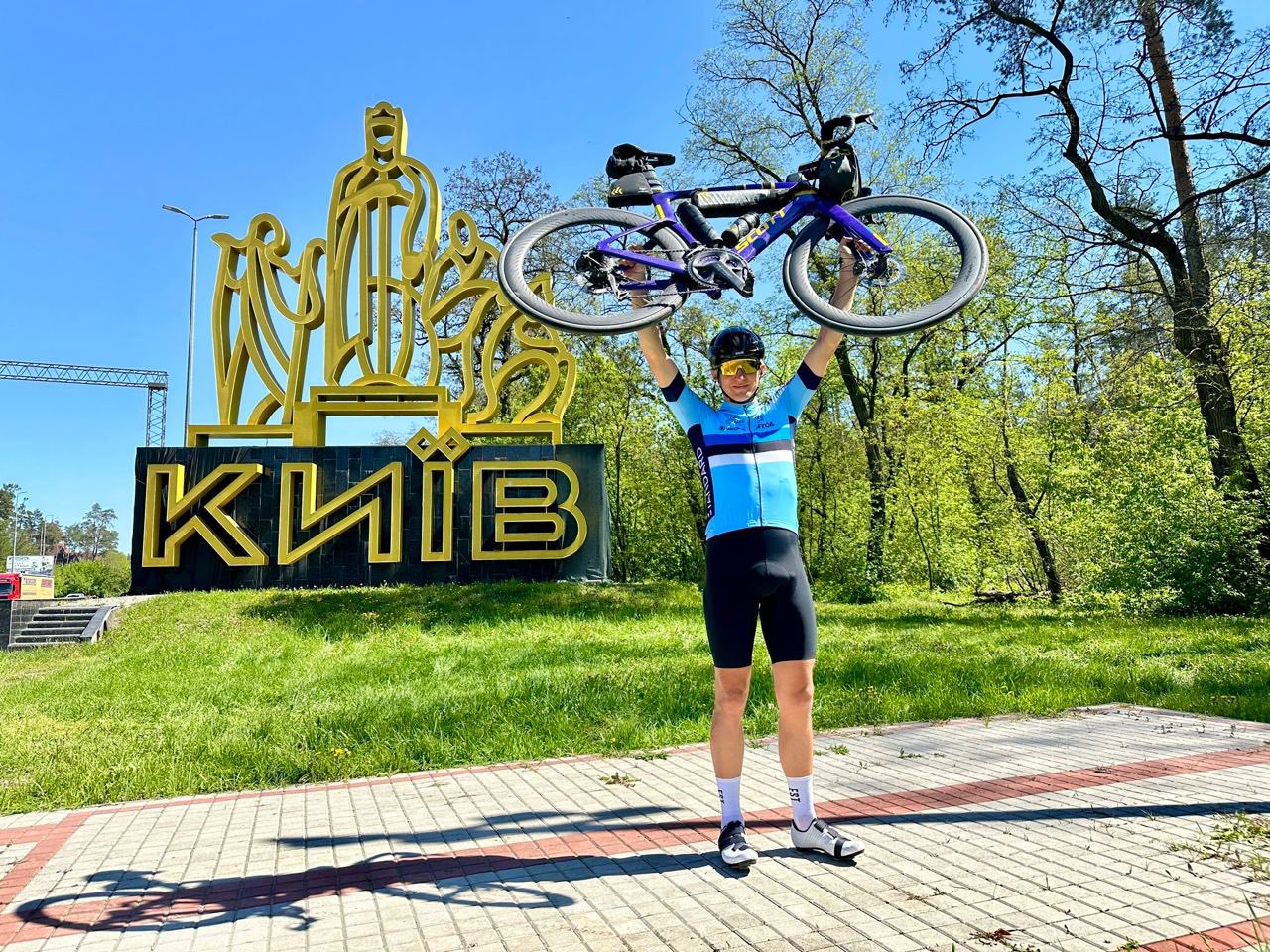 Estonian MP cycles from Tallinn to Kyiv to raise funds for Ukraine