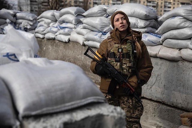 Ordinary Ukrainians become heroes, the enemy cannot believe it