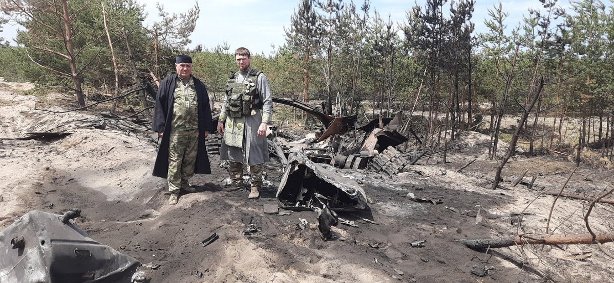 Two destroyed Russian self-propelled howitzers 2S19 Msta-S in Luhansk region