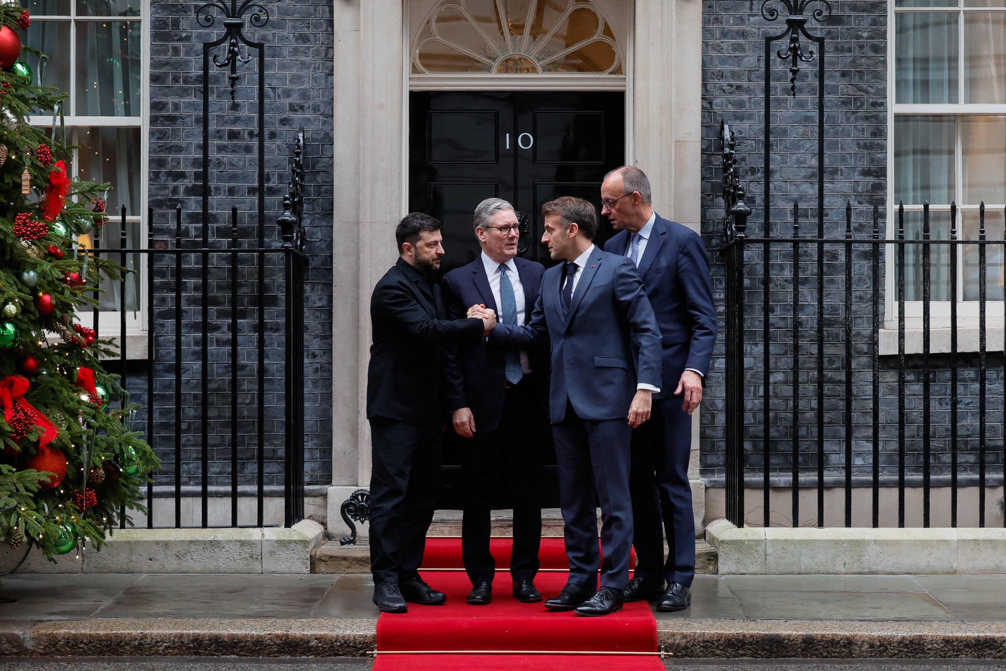 Ukraine Resists Russian Aggression, France Supports Just Peace