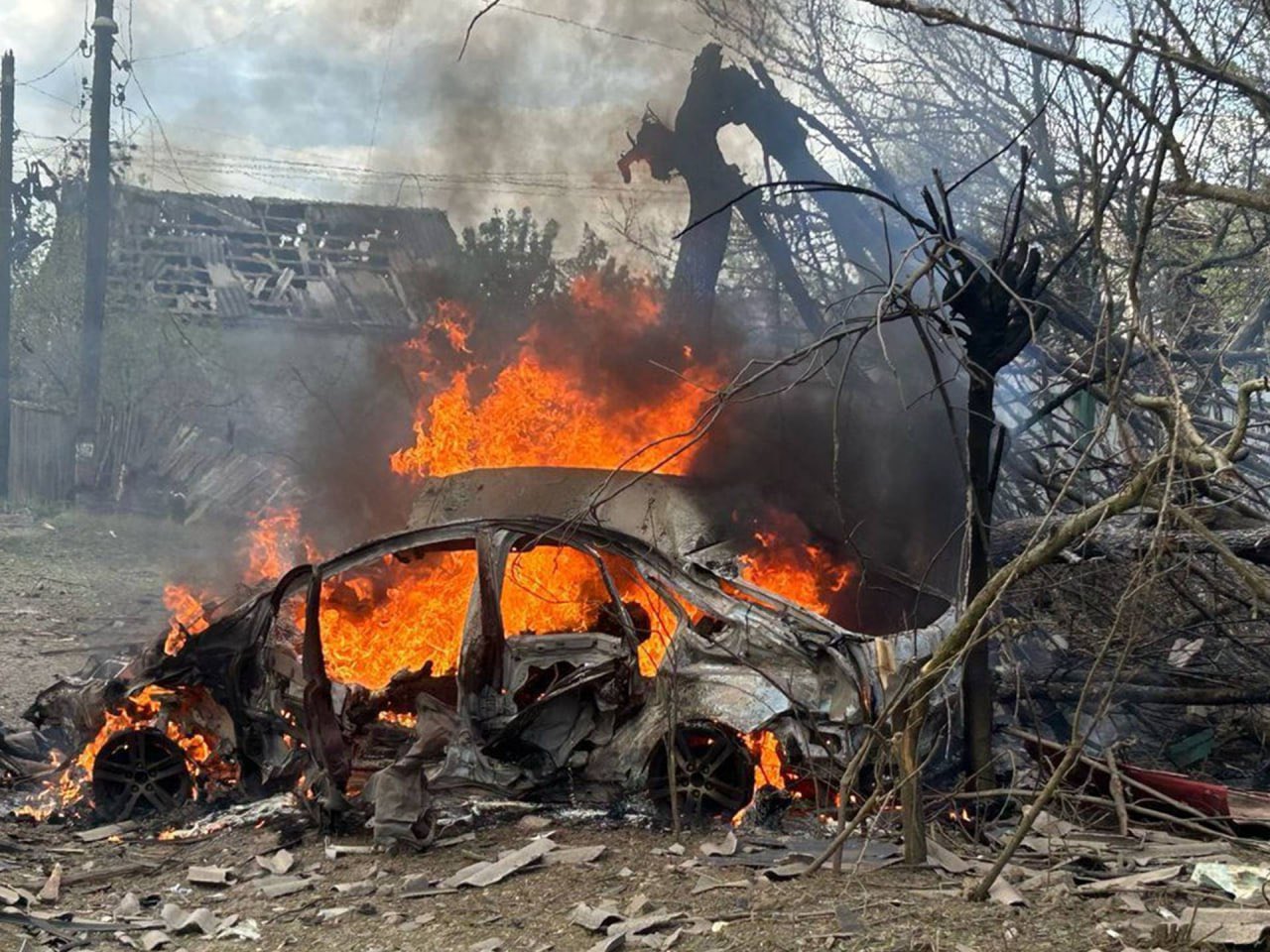Russian aerial bombs kill three, wound four in Kostyantynivka