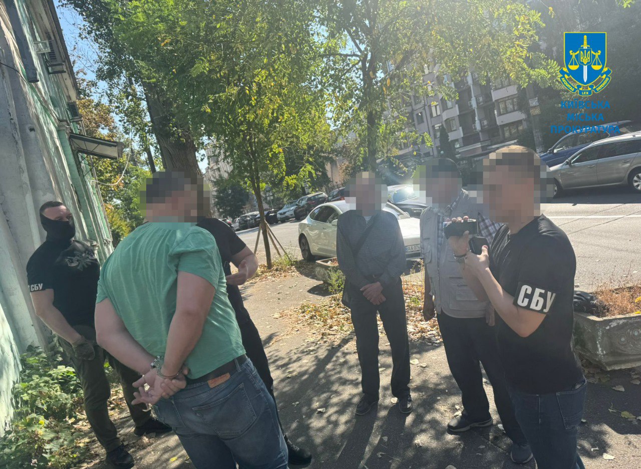 Energoatom fires top manager caught taking bribe